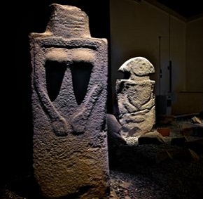 statuestele